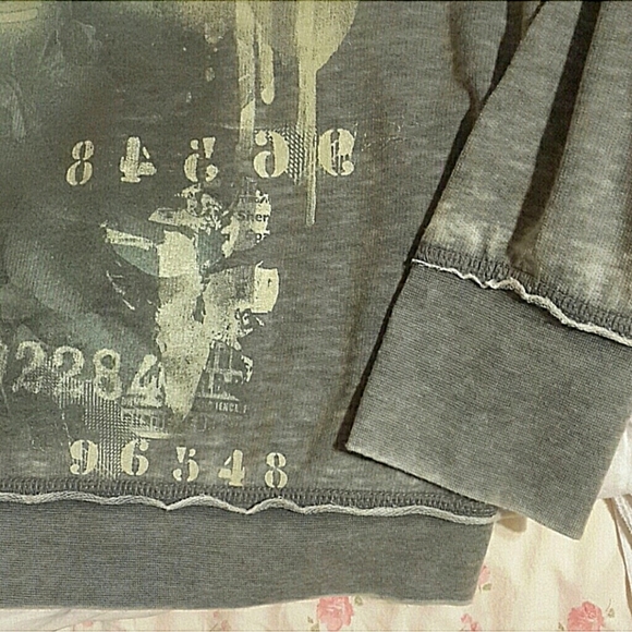 MUDD Soft Heather Gray Raw Edge Distressed Graphic Print Crop Light Sweater - Picture 8 of 14